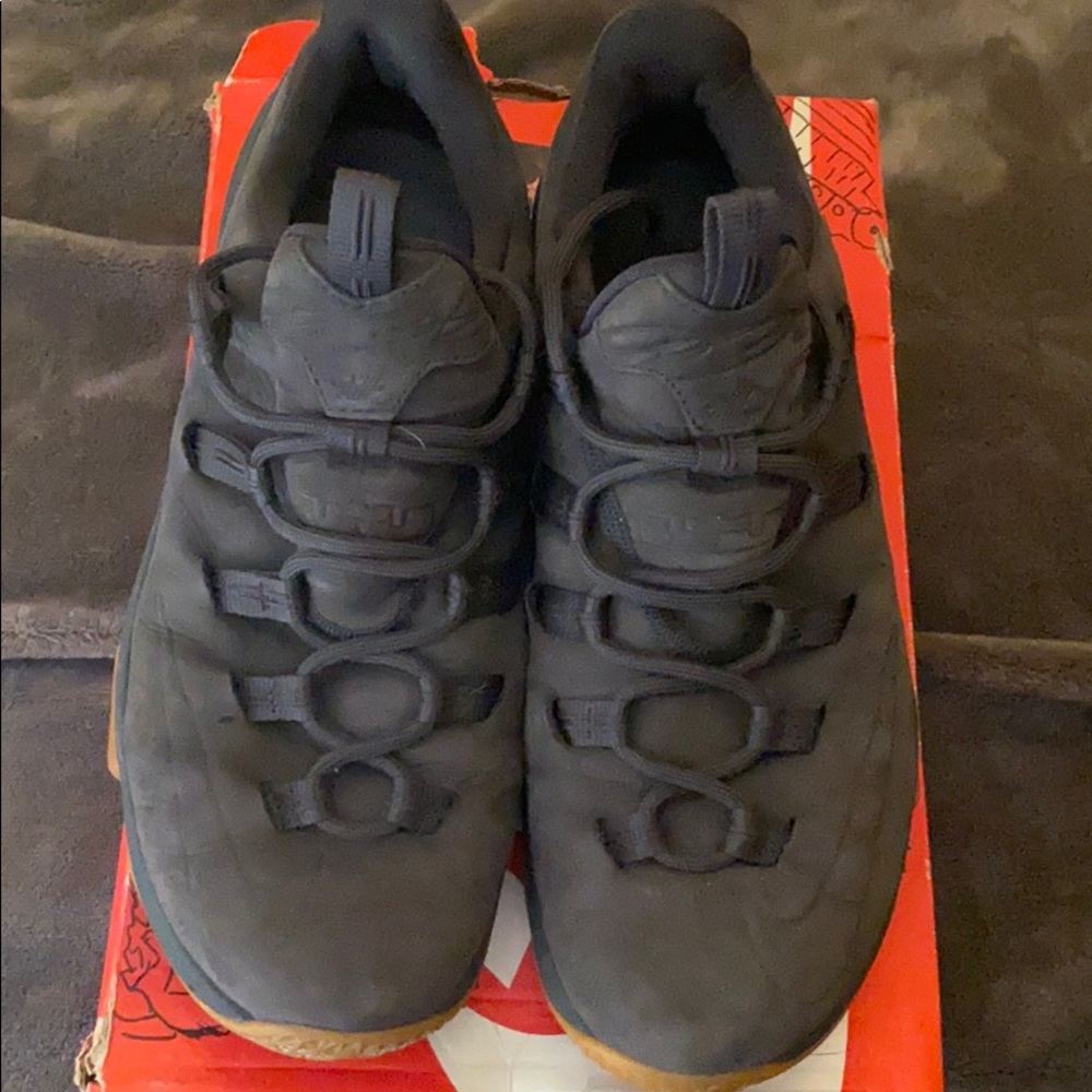 Lebron 13 low anthracite grey
